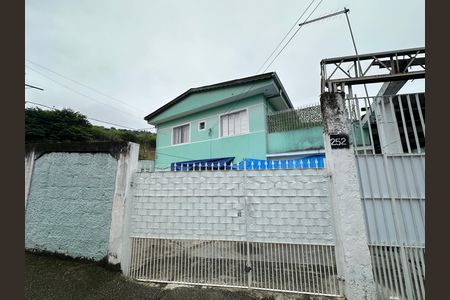 Casa à venda com 323m², 3 quartos e 10 vagas Casa à venda com 323m², 3 quartos e 10 vagasFachada