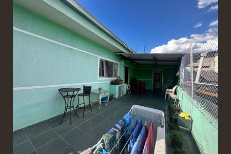 Casa à venda com 323m², 3 quartos e 10 vagas Casa à venda com 323m², 3 quartos e 10 vagasVaranda