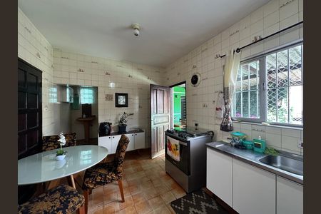 Casa à venda com 323m², 3 quartos e 10 vagas Casa à venda com 323m², 3 quartos e 10 vagasCozinha