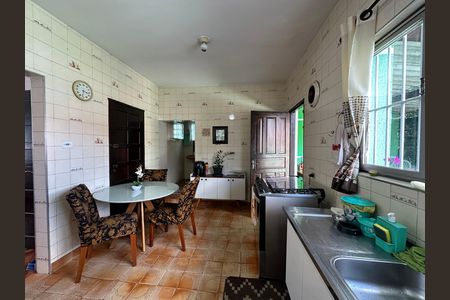 Casa à venda com 323m², 3 quartos e 10 vagas Casa à venda com 323m², 3 quartos e 10 vagasCozinha