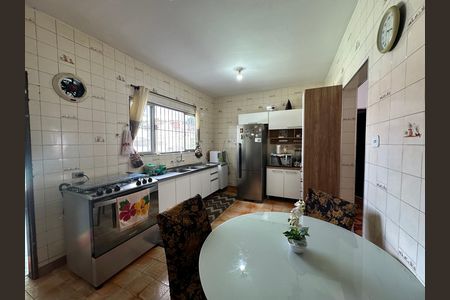 Casa à venda com 323m², 3 quartos e 10 vagas Casa à venda com 323m², 3 quartos e 10 vagasCozinha