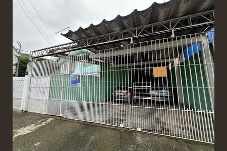 Casa à venda com 323m², 3 quartos e 10 vagas Casa à venda com 323m², 3 quartos e 10 vagasFachada