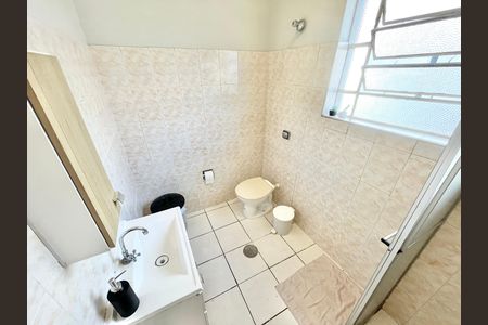 Casa à venda com 55m², 2 quartos e 1 vaga Casa à venda com 55m², 2 quartos e 1 vagaBanheiro