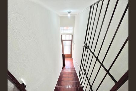 Casa à venda com 55m², 2 quartos e 1 vaga Casa à venda com 55m², 2 quartos e 1 vagaEscada