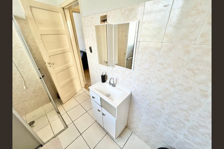 Casa à venda com 55m², 2 quartos e 1 vaga Casa à venda com 55m², 2 quartos e 1 vagaBanheiro