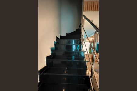 Escada de casa à venda com 2 quartos, 85m² em Vila Macedopolis, São Paulo