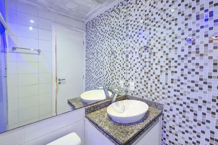 Apartamento para alugar com 60m², 3 quartos e sem vaga Apartamento para alugar com 60m², 3 quartos e sem vagaBanheiro da Suíte