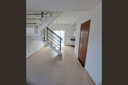 Sala de casa de condomínio para alugar com 2 quartos, 84m² em Chácaras São José, São José dos Campos