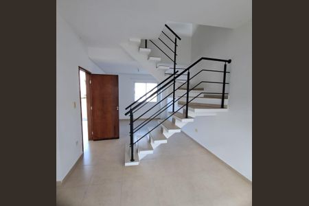 Sala de casa de condomínio para alugar com 2 quartos, 84m² em Chácaras São José, São José dos Campos