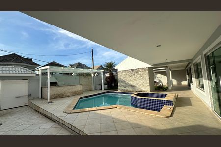 Casa de condomínio para alugar com 580m², 6 quartos e 4 vagas Casa de condomínio para alugar com 580m², 6 quartos e 4 vagasÁrea externa