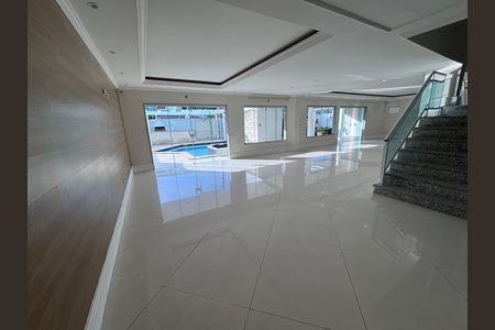 Casa de condomínio para alugar com 580m², 6 quartos e 4 vagas Casa de condomínio para alugar com 580m², 6 quartos e 4 vagasSala
