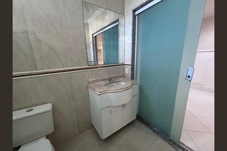 Casa de condomínio para alugar com 580m², 6 quartos e 4 vagas Casa de condomínio para alugar com 580m², 6 quartos e 4 vagasBanheiro do quarto 4