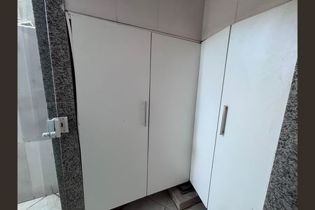 Casa de condomínio para alugar com 580m², 6 quartos e 4 vagas Casa de condomínio para alugar com 580m², 6 quartos e 4 vagasÁrea de Serviço