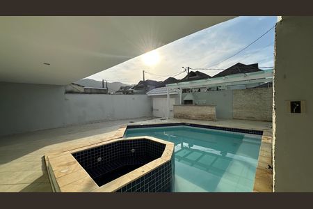 Casa de condomínio para alugar com 580m², 6 quartos e 4 vagas Casa de condomínio para alugar com 580m², 6 quartos e 4 vagasÁrea externa