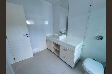 Casa de condomínio para alugar com 580m², 6 quartos e 4 vagas Casa de condomínio para alugar com 580m², 6 quartos e 4 vagasBanheiro do quarto 6