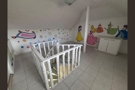 Casa de condomínio para alugar com 580m², 6 quartos e 4 vagas Casa de condomínio para alugar com 580m², 6 quartos e 4 vagasSótão 2
