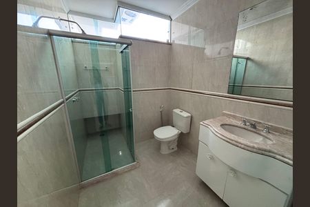Casa de condomínio para alugar com 580m², 6 quartos e 4 vagas Casa de condomínio para alugar com 580m², 6 quartos e 4 vagasBanheiro do quarto 4