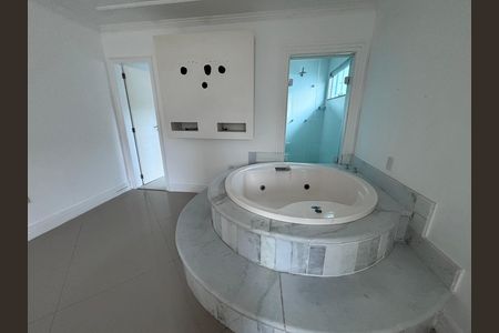 Casa de condomínio para alugar com 580m², 6 quartos e 4 vagas Casa de condomínio para alugar com 580m², 6 quartos e 4 vagasquarto 6