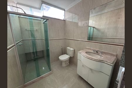 Casa de condomínio para alugar com 580m², 6 quartos e 4 vagas Casa de condomínio para alugar com 580m², 6 quartos e 4 vagasBanheiro do quarto 4