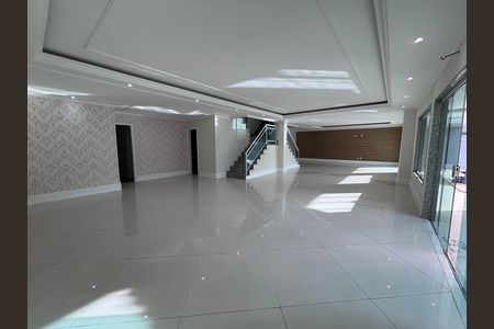 Casa de condomínio para alugar com 580m², 6 quartos e 4 vagas Casa de condomínio para alugar com 580m², 6 quartos e 4 vagasSala