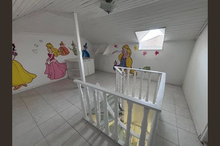 Casa de condomínio para alugar com 580m², 6 quartos e 4 vagas Casa de condomínio para alugar com 580m², 6 quartos e 4 vagasSótão 2
