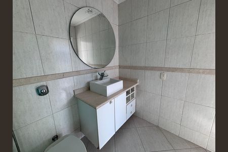 Casa de condomínio para alugar com 580m², 6 quartos e 4 vagas Casa de condomínio para alugar com 580m², 6 quartos e 4 vagasBanheiro do Quarto 2