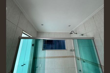 Casa de condomínio para alugar com 580m², 6 quartos e 4 vagas Casa de condomínio para alugar com 580m², 6 quartos e 4 vagasBanheiro do Quarto 2
