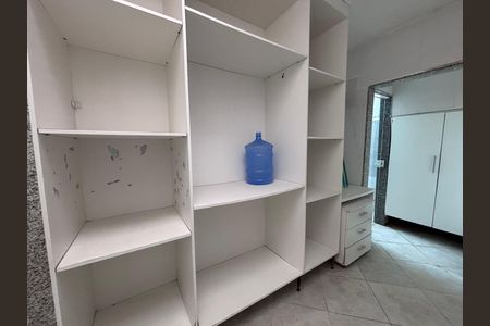 Casa de condomínio para alugar com 580m², 6 quartos e 4 vagas Casa de condomínio para alugar com 580m², 6 quartos e 4 vagasÁrea de Serviço