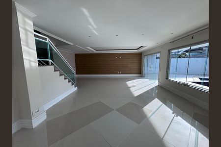 Casa de condomínio para alugar com 580m², 6 quartos e 4 vagas Casa de condomínio para alugar com 580m², 6 quartos e 4 vagasSala