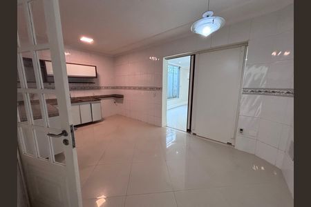 Casa de condomínio para alugar com 580m², 6 quartos e 4 vagas Casa de condomínio para alugar com 580m², 6 quartos e 4 vagasCozinha