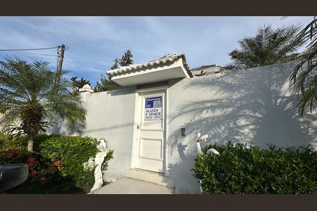 Casa de condomínio para alugar com 580m², 6 quartos e 4 vagas Casa de condomínio para alugar com 580m², 6 quartos e 4 vagasPlaquinha