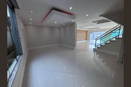 Casa de condomínio para alugar com 580m², 6 quartos e 4 vagas Casa de condomínio para alugar com 580m², 6 quartos e 4 vagasSala íntima