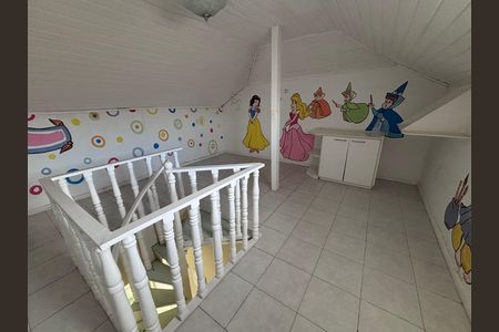 Casa de condomínio para alugar com 580m², 6 quartos e 4 vagas Casa de condomínio para alugar com 580m², 6 quartos e 4 vagasSótão 2