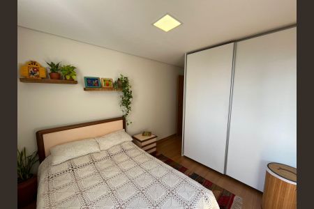 Apartamento à venda com 135m², 2 quartos e 2 vagas Apartamento à venda com 135m², 2 quartos e 2 vagasQuarto