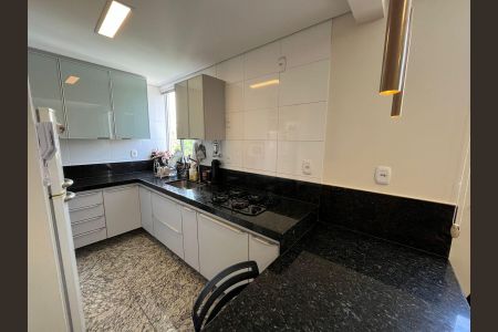 Apartamento à venda com 135m², 2 quartos e 2 vagas Apartamento à venda com 135m², 2 quartos e 2 vagasCozinha