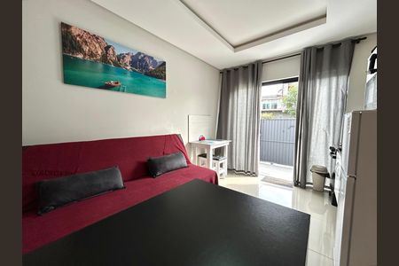 Sala  de apartamento para alugar com 1 quarto, 43m² em Morro das Pedras, Florianópolis