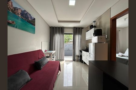 Sala  de apartamento para alugar com 1 quarto, 43m² em Morro das Pedras, Florianópolis
