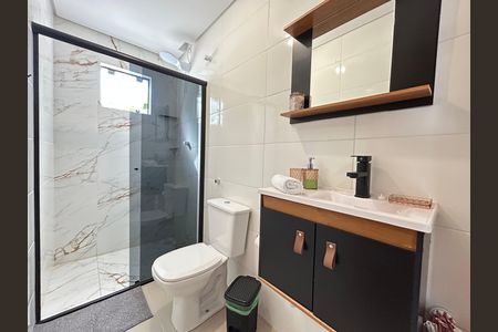 Banheiro  de apartamento para alugar com 1 quarto, 43m² em Morro das Pedras, Florianópolis