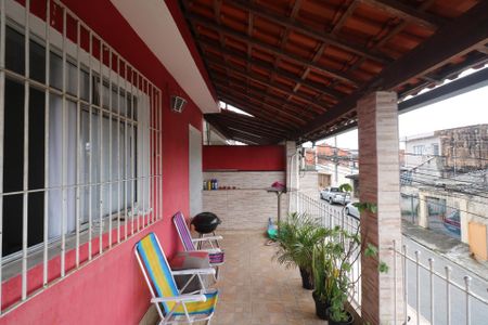 Casa à venda com 175m², 3 quartos e 2 vagas Casa à venda com 175m², 3 quartos e 2 vagasVaranda