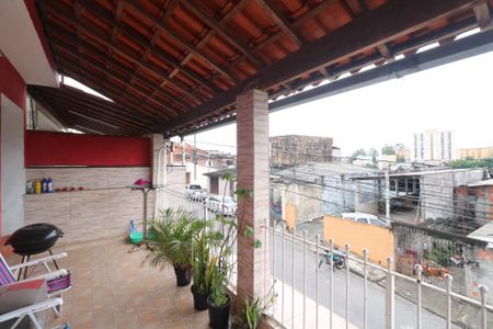 Casa à venda com 175m², 3 quartos e 2 vagas Casa à venda com 175m², 3 quartos e 2 vagasVaranda