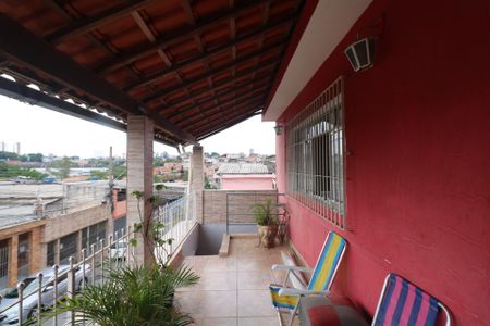 Casa à venda com 175m², 3 quartos e 2 vagas Casa à venda com 175m², 3 quartos e 2 vagasVaranda