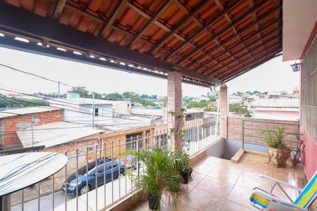Casa à venda com 175m², 3 quartos e 2 vagas Casa à venda com 175m², 3 quartos e 2 vagasVaranda
