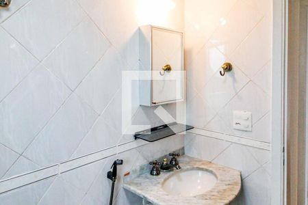 Apartamento à venda com 74m², 2 quartos e 1 vaga Apartamento à venda com 74m², 2 quartos e 1 vagaBanheiro