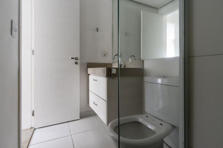 Apartamento para alugar com 66m², 2 quartos e 1 vaga Apartamento para alugar com 66m², 2 quartos e 1 vagaBanheiro do Corredor