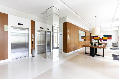 Apartamento para alugar com 66m², 2 quartos e 1 vaga Apartamento para alugar com 66m², 2 quartos e 1 vagaHall do Bloco
