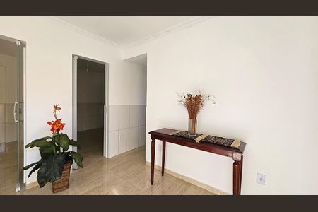 Sala de apartamento para alugar com 2 quartos, 65m² em Vila Emil, Mesquita