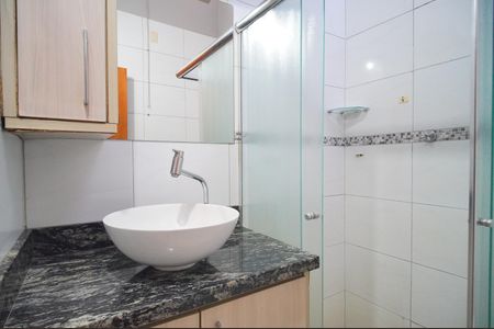 Casa à venda com 75m², 3 quartos e 2 vagasBanheiro