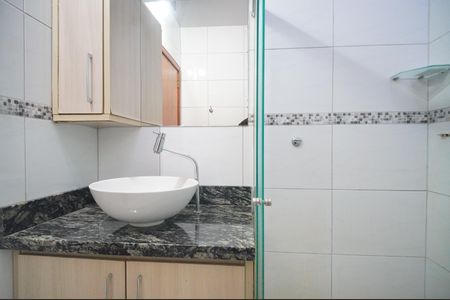 Casa à venda com 75m², 3 quartos e 2 vagasBanheiro