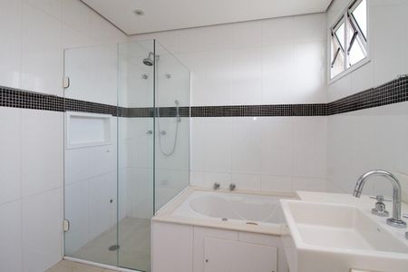 Casa de condomínio à venda com 470m², 4 quartos e 6 vagas Casa de condomínio à venda com 470m², 4 quartos e 6 vagasFoto 60