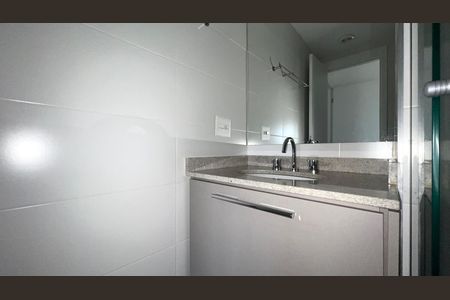 Apartamento para alugar com 70m², 2 quartos e 1 vaga Apartamento para alugar com 70m², 2 quartos e 1 vagaBanheiro da Suíte
